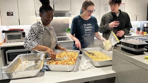 MemChurch staff and students prepare a dinner for a local shelter.