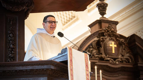 The Rev. Matthew Potts preaches from the pulpit, Easter Sunday 2026