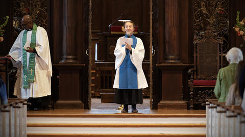 Amy Sexauer MDiv '26, leads the concluding prayer from the front of the Memorial Church. 