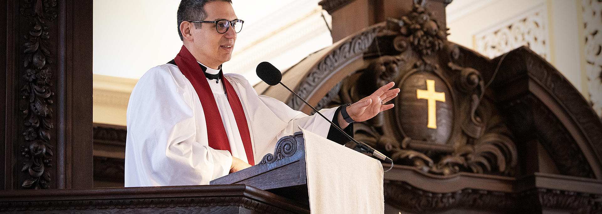 The Rev. Matthew Potts preaches from the pulpit, Palm Sunday, March 29, 2026