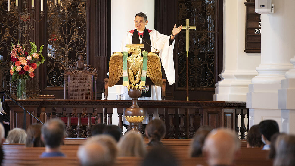 The Rev. Matthew Potts speaks to the congregation from the lectern, Aug. 28, 2022,