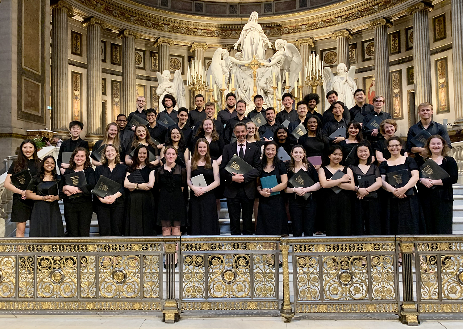230531_choir_paris_0.jpg